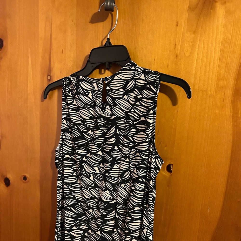 Worthington Black and White Leaf Pattern Tank Top